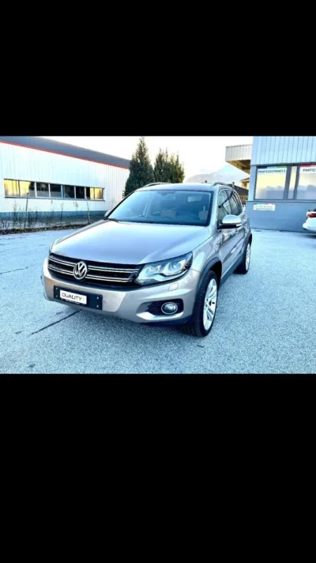 Tirane, shes makine Volkswagen Nafte, bezhë automatik Kondicioner 155.000 km 12.000 €