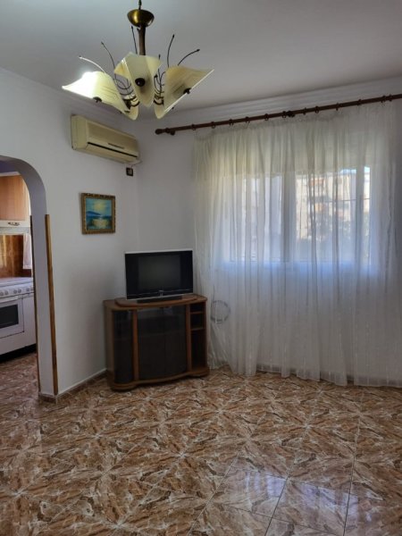 Elbasan, jepet me qera apartament 1+1 Kati 3, 68 m² 180 € (Niko Papajani)