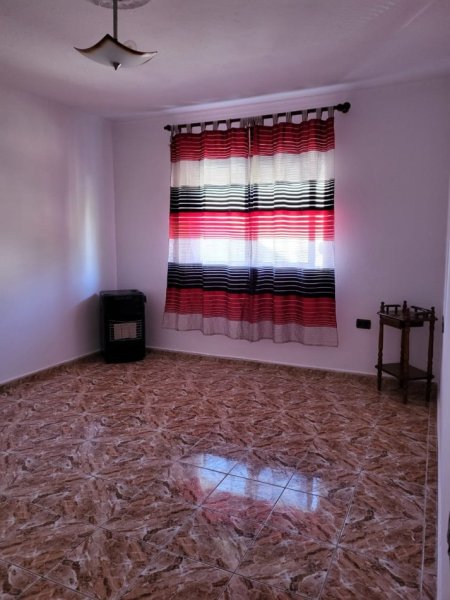 Elbasan, jepet me qera apartament 1+1 Kati 3, 68 m² 180 € (Niko Papajani)