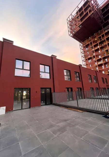 Tirane, jepet me qera ambjent biznesi Kati 2, 230 m² 3.000 € (Kavajes)