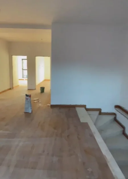 Tirane, jepet me qera ambjent biznesi Kati 2, 230 m² 3.000 € (Kavajes)