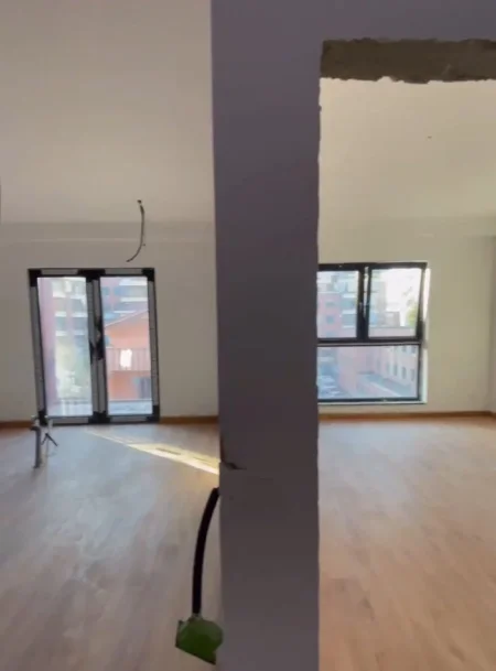 Tirane, jepet me qera ambjent biznesi Kati 2, 230 m² 3.000 € (Kavajes)