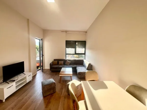 Tirane, jepet me qera apartament 1+1+Aneks+Ballkon Kati 1, 65 m² 390 € (ali demi)
