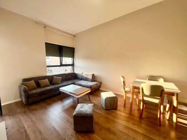 Tirane, jepet me qera apartament 1+1+Aneks+Ballkon Kati 1, 65 m² 390 € (ali demi)