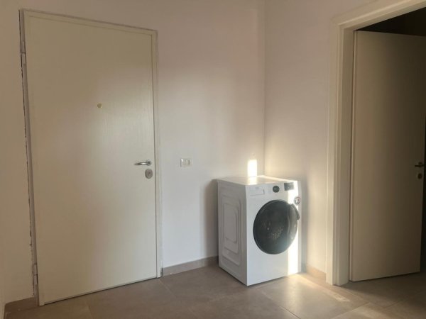 Tirane, jepet me qera apartament 1+1+Aneks+Ballkon Kati 1, 65 m² 390 € (ali demi)