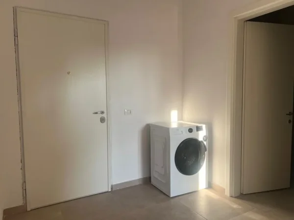 Tirane, jepet me qera apartament 1+1+Aneks+Ballkon Kati 1, 65 m² 390 € (ali demi)