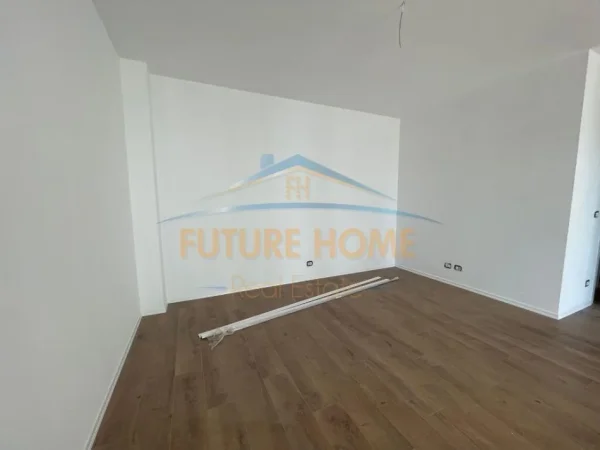 Tirane, jepet me qera apartament 2+1+Aneks+Ballkon Kati 1, 108 m² 700 € (Dogana)