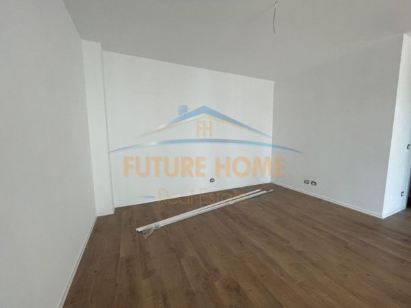 Tirane, jepet me qera apartament 2+1 Kati 1, 108 m² 700 € 
