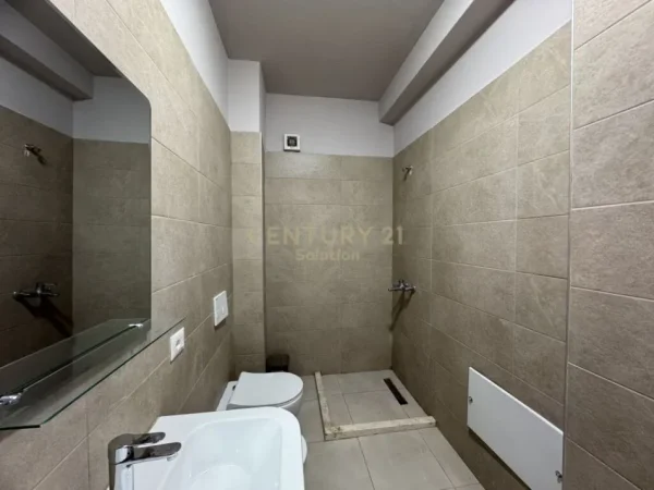 Tirane, jepet me qera apartament 2+1 Kati 7, 108 m² 600 € (Grand Gallery, Yzberish)