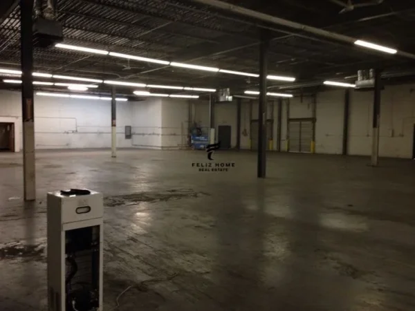 Tirane, jepet me qera magazine Kati 1, 500 m² 1.500 € (RRUGA E KAVAJES)