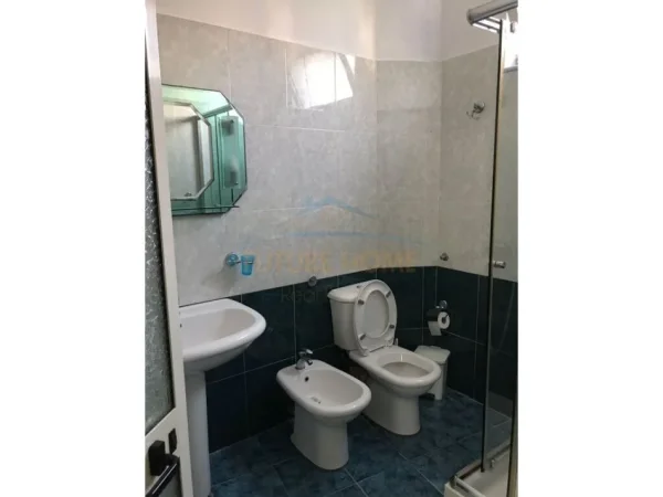 Tirane, jepet me qera apartament 1+1 Kati 2, 75 m² 650 € 