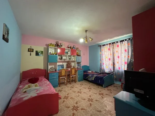 Shtepi Private 2 kate , 282 m² truall (Liqeni i Paskuqanit) Tirane