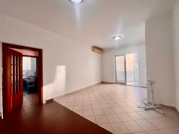 Tirane, shitet 1+1+Ballkon Kati 4, 70 m² 120.000 € (Rruga e Elbasanit)