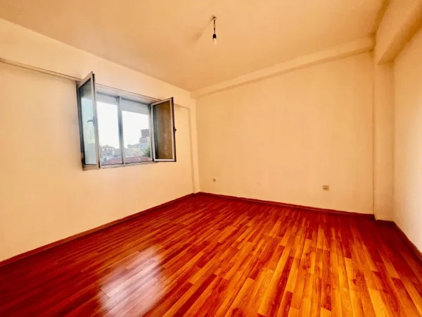 Tirane, shitet 1+1+Ballkon Kati 4, 70 m² 120.000 € (Rruga e Elbasanit)