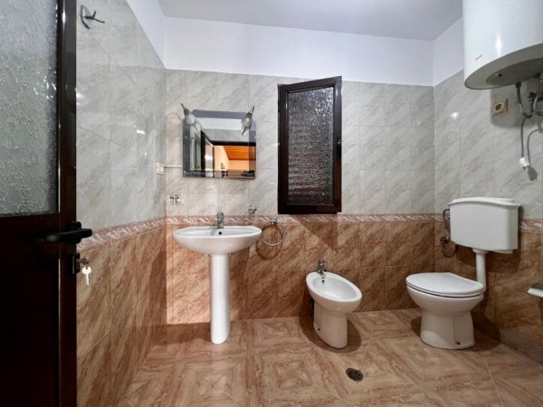 Vile me Qira 3-Kate, 300 m² 700 € (Vilat Gjermane) Tirane