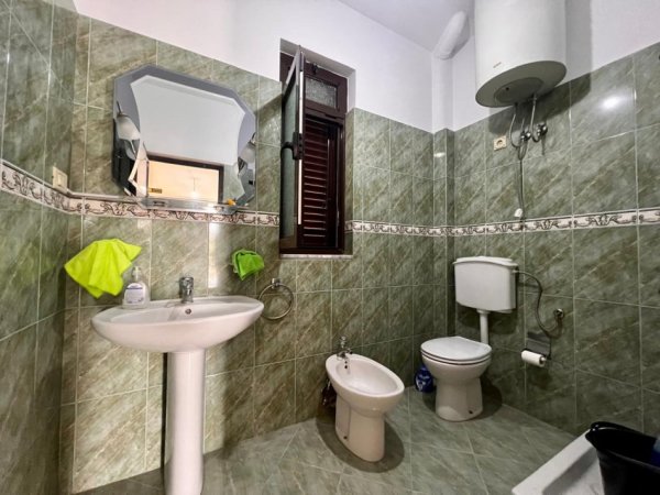 Vile me Qira 3-Kate, 300 m² 700 € (Vilat Gjermane) Tirane