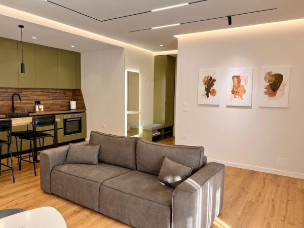 Komuna e Parisit / Apartament 1+1+Blk, 700 €
