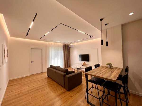 Komuna e Parisit / Apartament 1+1+Blk, 700 €