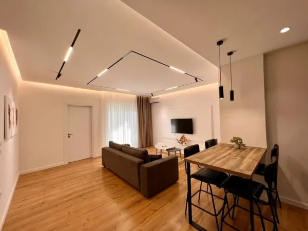 Komuna e Parisit / Apartament 1+1+Blk, 700 €