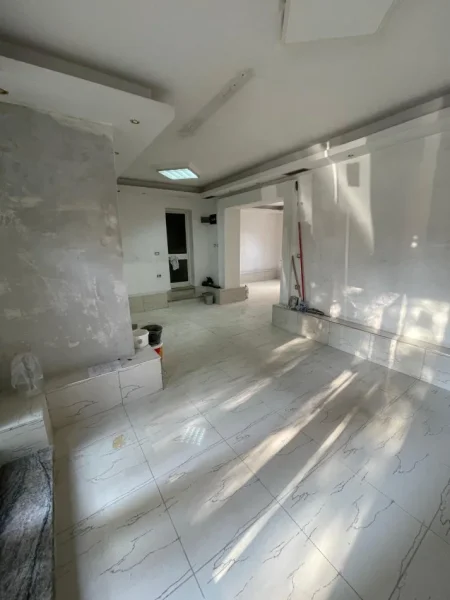 Tirane, jepet me qera dyqan Kati 0, 72 m² 800 € (21-dhjetori)