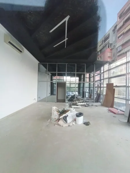 Tirane, jepet me qera ambjent biznesi Kati 0, 65 m² 1.100 € (zogu i zi , don bosko)