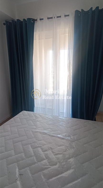 Tirane, jepet me qera apartament 1+1 Kati 4, 60 m² 500 € (Ali Demi)
