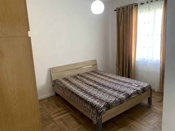 Tirane, jepet me qera apartament 3+1+Ballkon , 120 m² 1.200 € (Rruga Myslym Shyri)