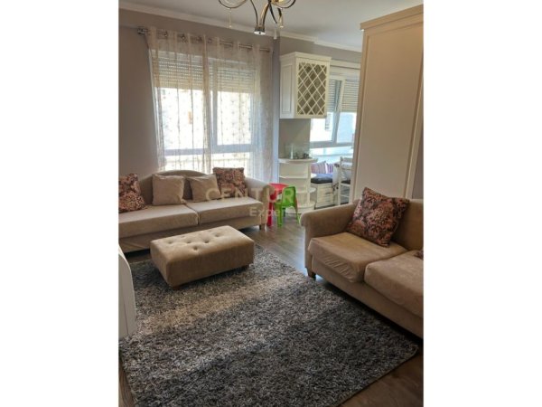 Tirane, jepet me qera apartament 2+1+Ballkon Kati 6, 80 m² 600 € (Rruga Artan Lenja)