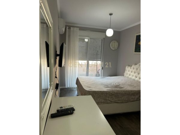 Tirane, jepet me qera apartament 2+1+Ballkon Kati 6, 80 m² 600 € (Rruga Artan Lenja)