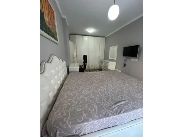 Tirane, jepet me qera apartament 2+1+Ballkon Kati 6, 80 m² 600 € (Rruga Artan Lenja)