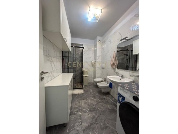 Tirane, jepet me qera apartament 2+1+Ballkon Kati 6, 80 m² 600 € (Rruga Artan Lenja)
