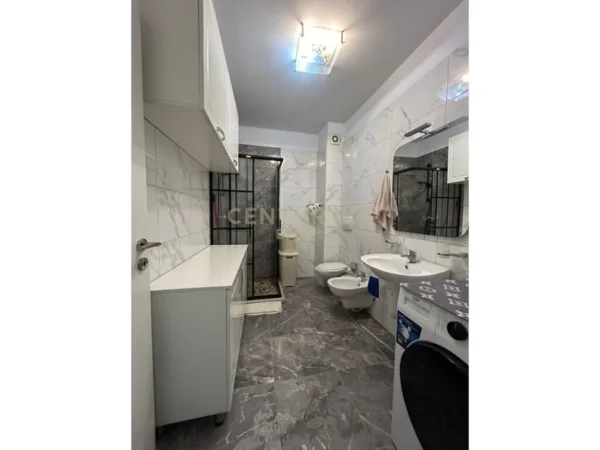 Tirane, jepet me qera apartament 2+1+Ballkon Kati 6, 80 m² 600 € (Rruga Artan Lenja)