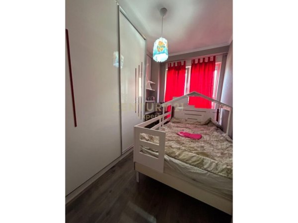 Tirane, jepet me qera apartament 2+1+Ballkon Kati 6, 80 m² 600 € (Rruga Artan Lenja)