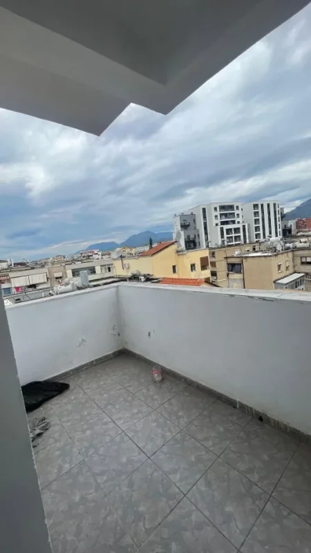 Tirane, shitet apartament 2+1 Kati 6, 88 m² 120.000 € (Rruga Bardhyl, ne Brryl)