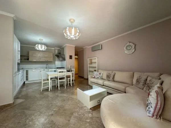 Tirane, jepet me qera apartament 2+1+Aneks+Ballkon , 115 m² 800 € (Kompleksi Kolombo)