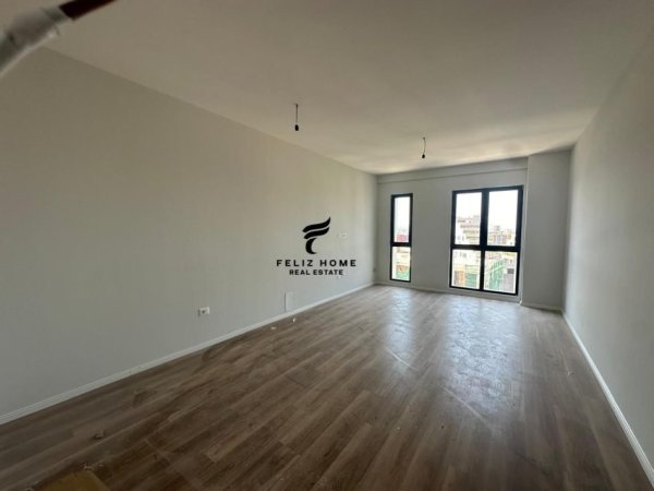 Tirane, jepet me qera zyre Kati 1, 526 m² 3.000 € (FARMACIA 10)