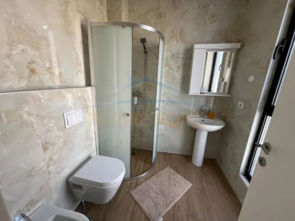 Tirane, shes apartament 2+1+Ballkon Kati 4, 94 m² 161.613 € (29 Nentori)