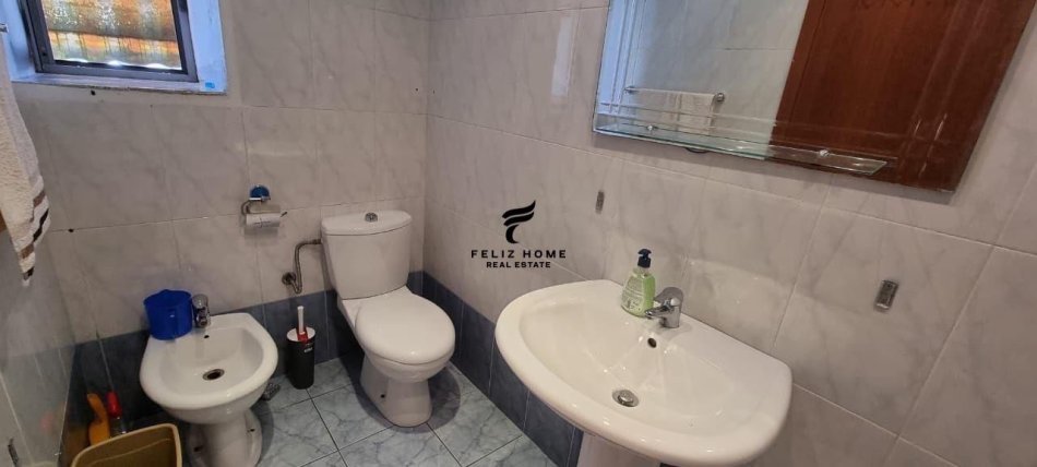 Tirane, jepet me qera apartament 1+1+Ballkon , 70 m² (RRUGA E KOSOVAREVE)