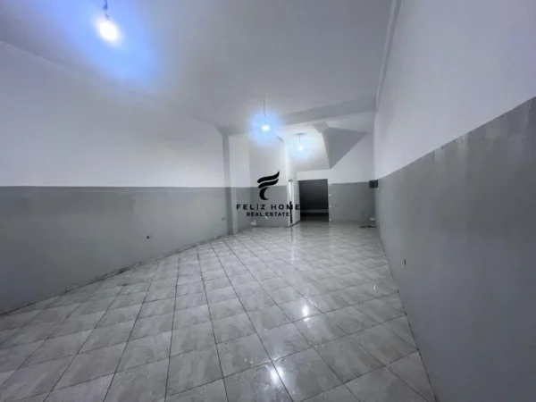 Fier, shitet dyqan Kati 0, 69 m² 72.000 € (FIER)