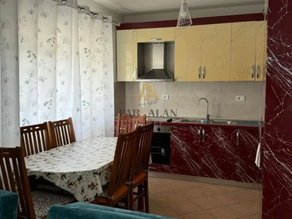 Tirane, shitet apartament 2+1 Kati 4, 96 m² 120.000 € (Kthesa e Kamzes)