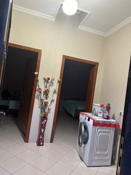 Tirane, jepet me qera apartament 1+1+Ballkon Kati 2, 90 m² 450 € (rruga Jordan Misja prane shinave te trenit.)