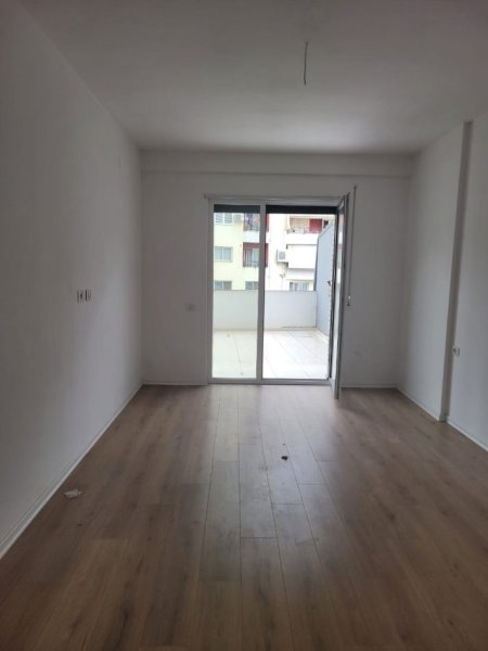 Tirane, jepet me qera apartament 1+1+Ballkon Kati 3, 60 m² 400 € (ASTIR)