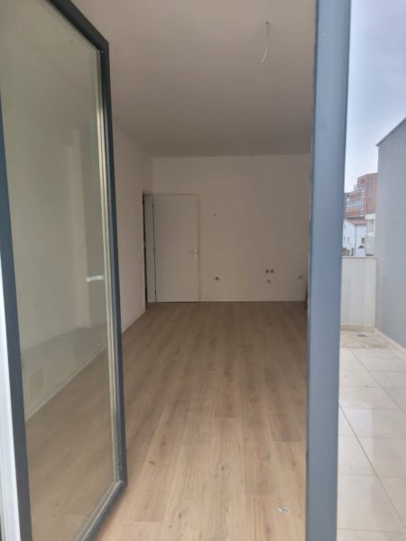 Tirane, jepet me qera apartament 1+1+Ballkon Kati 3, 60 m² 400 € (ASTIR)