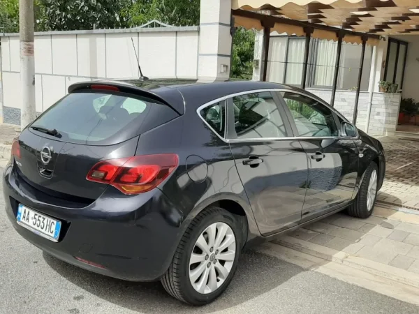 SUPER OKAZION !!!Durres, shes makine OPEL ASTRA Benzin, blu e errët manuale Kondicioner 60.000 km 6000 € I PADISKUTUESHEM