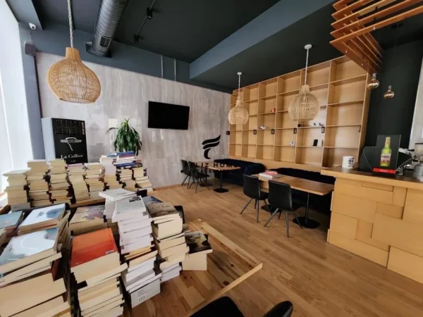 Tirane, jepet me qera dyqan Kati 1, 550 m² 1.500 € (KODRA E DIELLIT)