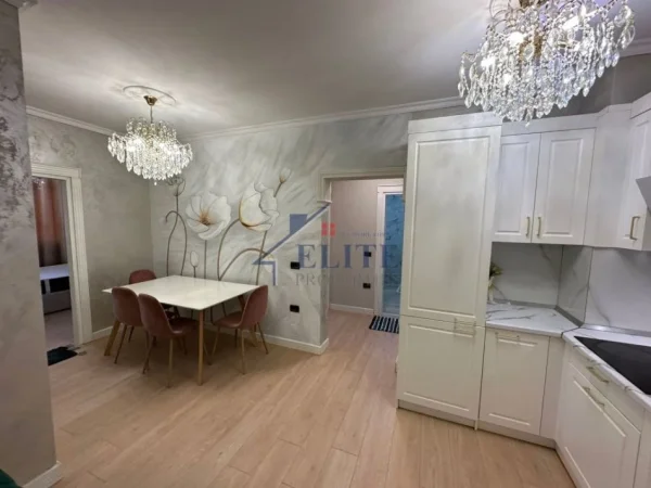Tirane, jepet me qera apartament 2+1+Ballkon Kati 7, 75 m² 600 € (Don Bosko)