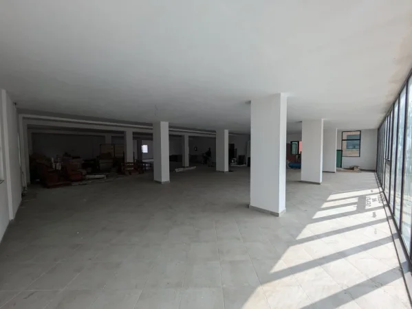 Tirane, Ambient biznesi me qira Kati 1, 400 m² 2.500 € (Kamez)