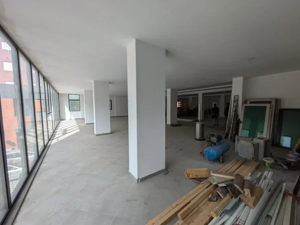 Tirane, Ambient biznesi me qira Kati 1, 400 m² 2.500 € (Kamez)