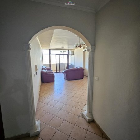 Tirane, jepet me qera apartament 1+1+Ballkon Kati 11, 100 m² 550 € (ish parku)