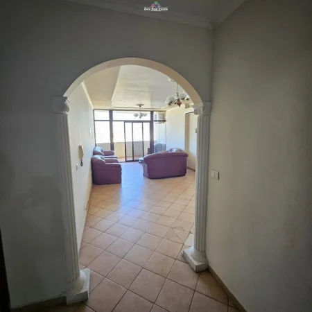 Tirane, jepet me qera apartament 1+1+Ballkon Kati 11, 100 m² 550 € (ish parku)